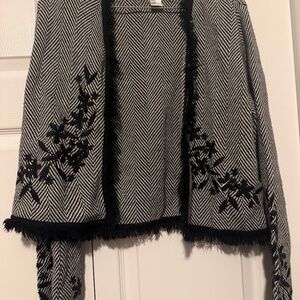 Sweater, black and white ladies